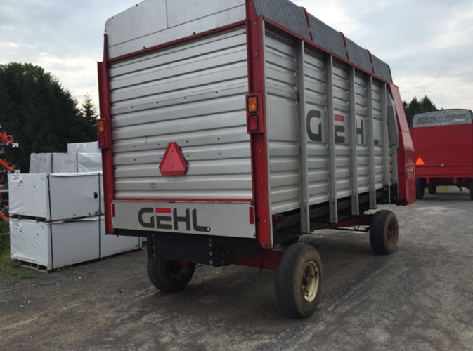 Gehl BU980 Forage Box-Wagon Mounted For Sale