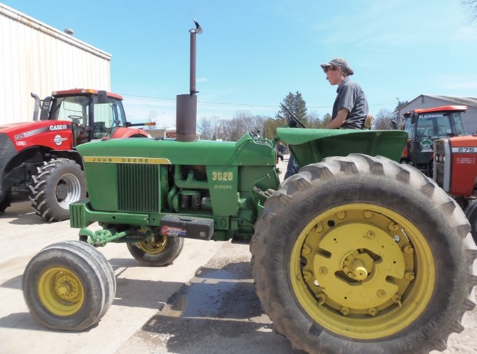 John Deere 3020 Tractor - Row Crop For Sale