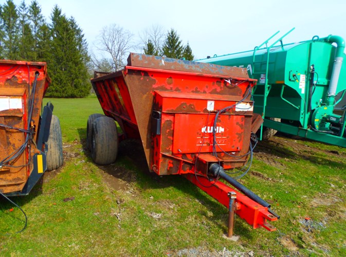 Knight 8124T Manure Spreader-Dry/Pull Type For Sale