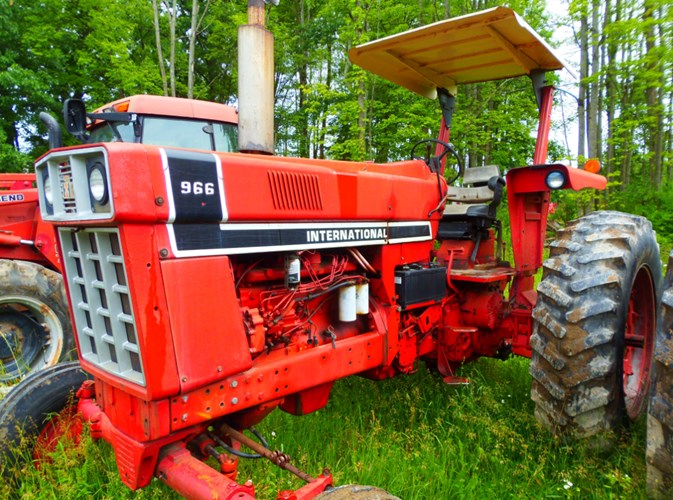 International Harvester 966 Tractor - Row Crop For Sale