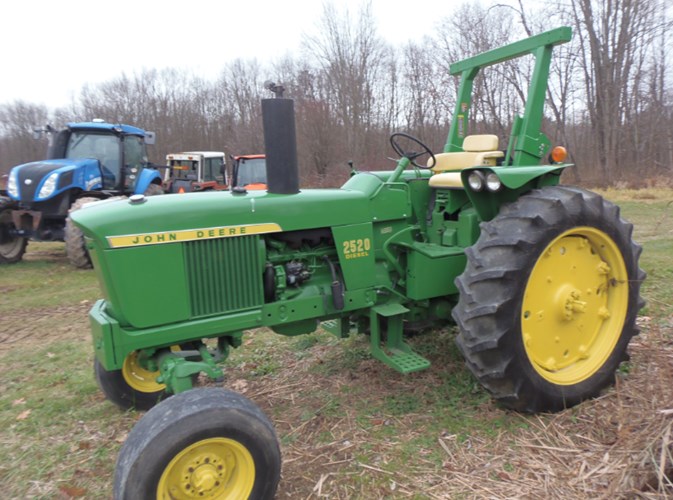 John Deere 2520 Tractor - Row Crop For Sale