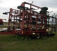 Case IH Tiger-Mate Cultivator Thumbnail 4