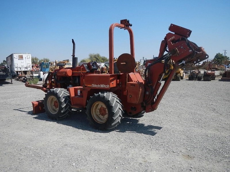 2001 Ditch Witch H830 Image 2