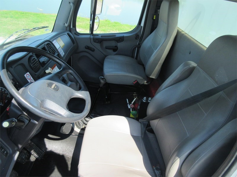 2014 Freightliner BUSINESS CLASS M2 106 Image 7