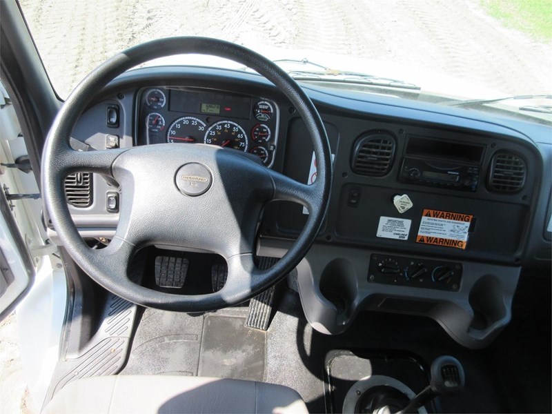 2014 Freightliner BUSINESS CLASS M2 106 Image 8