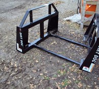 Dirt Dog Dual Bale Spear skid steer quick conect Thumbnail 2