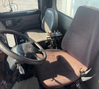 2005 Peterbilt 330 Thumbnail 7