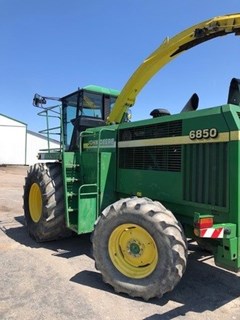 Forage Harvester-Self Propelled For Sale 2000 John Deere 6850 Forage Harvester-Self Propelled For Sale 2000 John Deere 6850