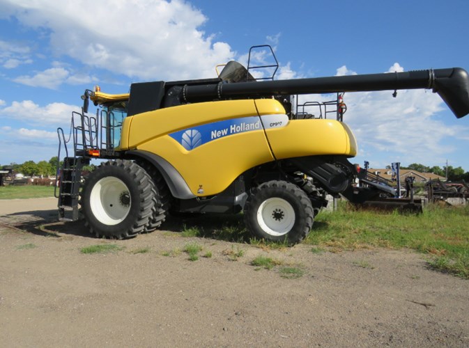 2008 New Holland CR9070 Combine For Sale