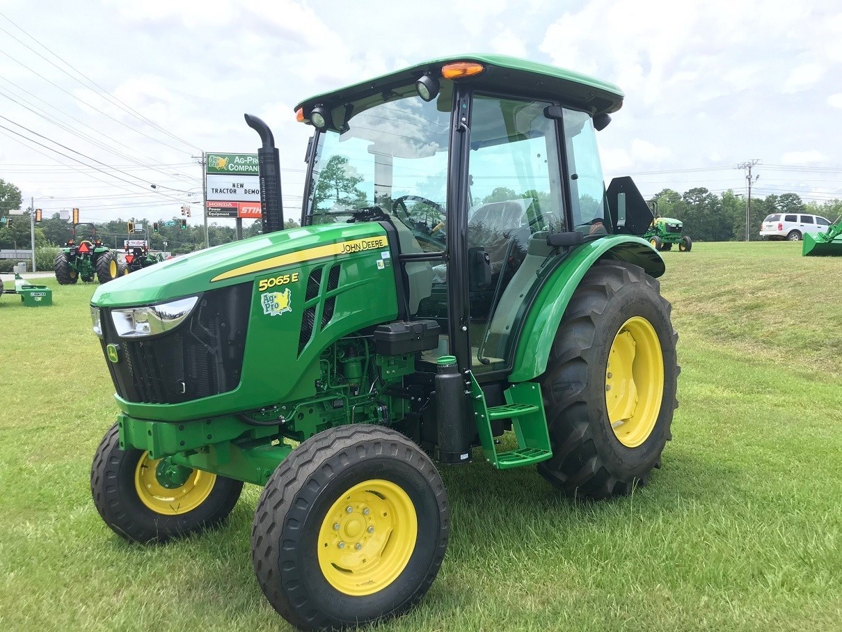 2023 John Deere 5065E Tractor Utility For Sale in Cairo