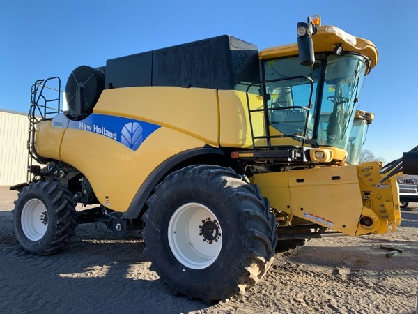 2009 New Holland CR9060 Combine For Sale