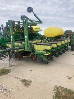 Planter For Sale 2004 John Deere 1770NT Planter For Sale 2004 John Deere 1770NT