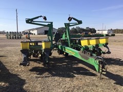 Planter For Sale 1996 John Deere 1760 Planter For Sale 1996 John Deere 1760