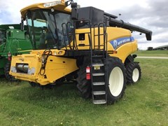 Combine For Sale 2012 New Holland CR7090 Combine For Sale 2012 New Holland CR7090