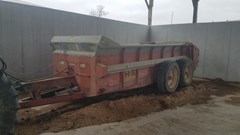Manure Spreader-Dry/Pull Type For Sale 2000 H & S MS370 Manure Spreader-Dry/Pull Type For Sale 2000 H & S MS370