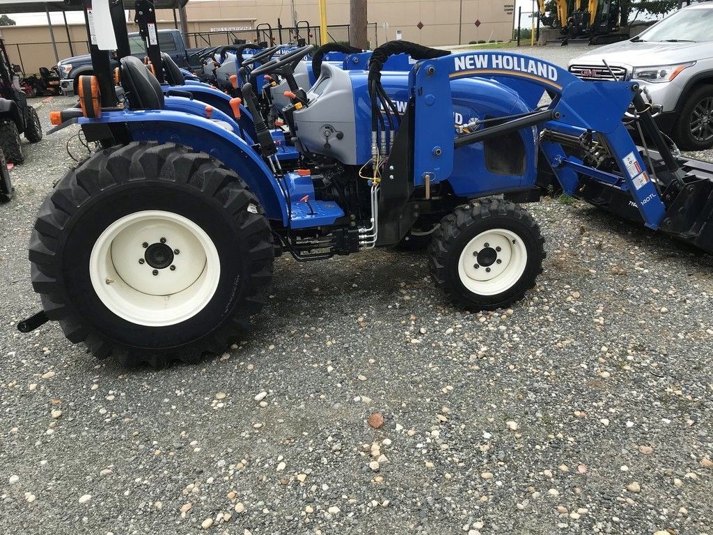 2023 New Holland Workmaster™ Compact 25-40 Series 40 Image 4
