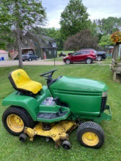 Lawn Mower For Sale 1996 John Deere 325 , 17 HP Lawn Mower For Sale 1996 John Deere 325 , 17 HP