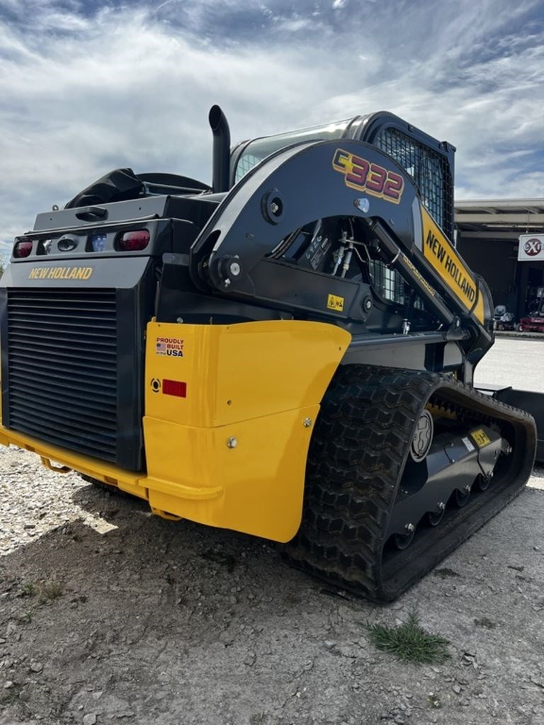 2023 New Holland Compact Track Loaders C332 Image 3