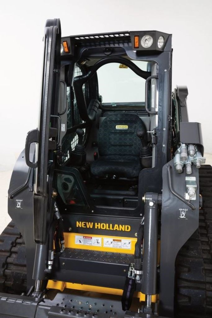 2023 New Holland Compact Track Loaders C332 Image 5