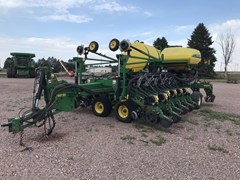 Planter For Sale 2006 John Deere DB44 Planter For Sale 2006 John Deere DB44