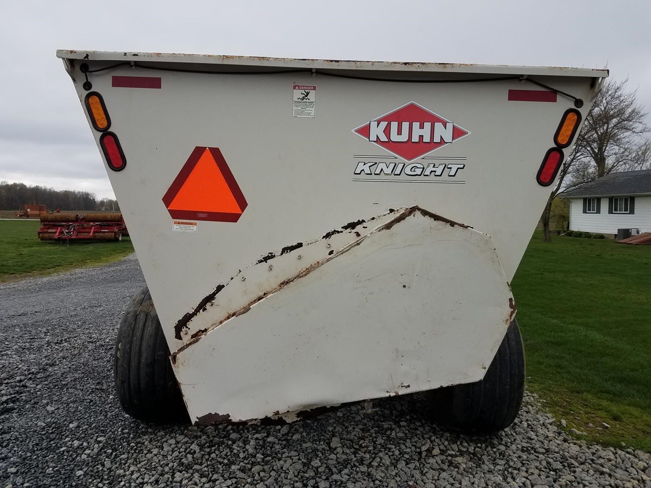 2014 Kuhn Knight 8132 Manure Spreader-Dry/Pull Type For Sale