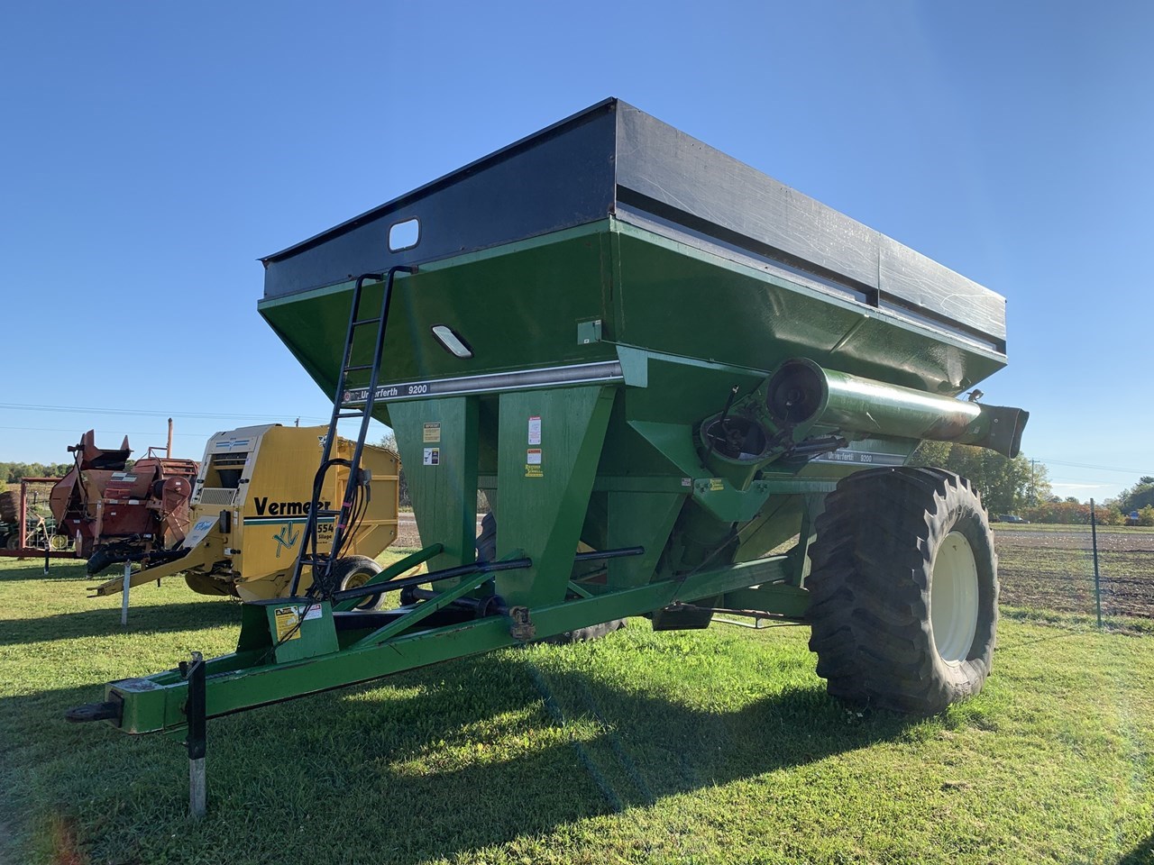 2000 Unverferth 9200 Grain Cart For Sale in Shawano Wisconsin