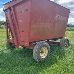 Richardton 700 Forage Boxes and Blowers For Sale
