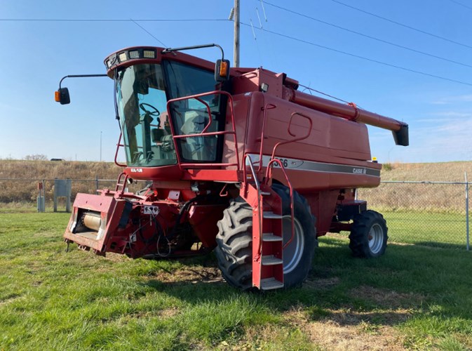 1998 Case IH 2366 Combine For Sale