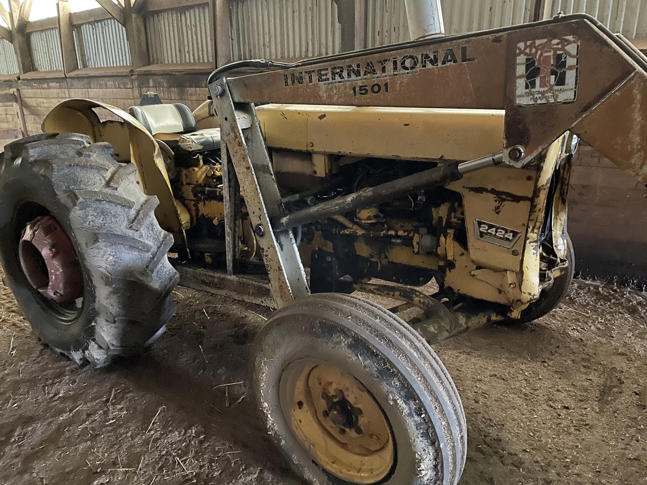 International 2424 Tractor - Compact Utility For Sale