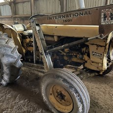 International 2424 Tractor - Compact Utility For Sale