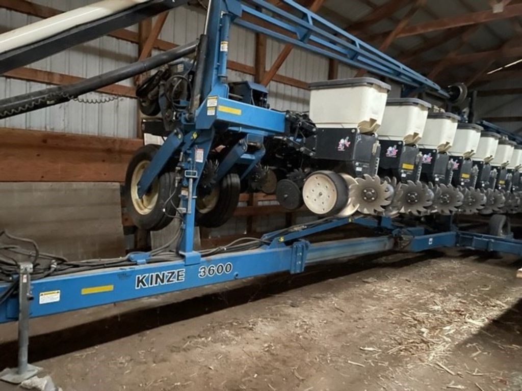 2002 Kinze 3600 Planter For Sale in Bingham Lake Minnesota