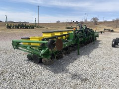 Planter For Sale 2000 John Deere 1720 Planter For Sale 2000 John Deere 1720
