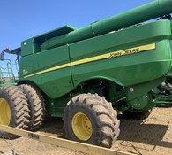 2017 John Deere S680 Thumbnail 5