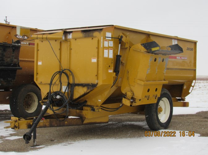 Kuhn Knight 3030 Reel Augie Feeder Wagon-Portable For Sale