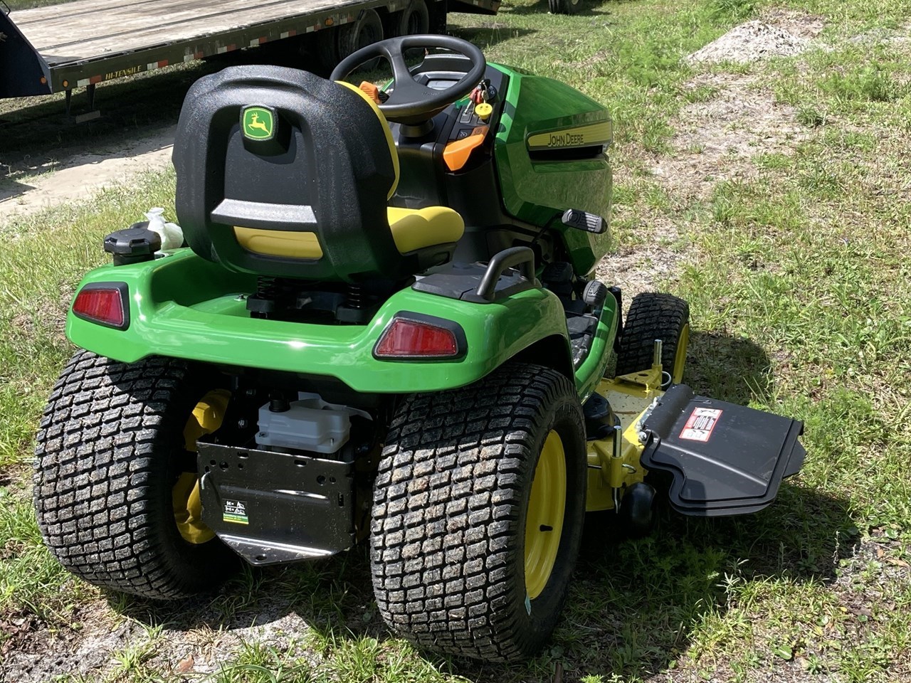 2023 John Deere X570 48" 5YR WARRANTY Segadora con asiento para el usuario A La VentaSt