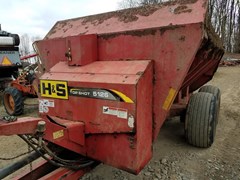 Manure Spreader-Dry/Pull Type For Sale 2015 H & S 5126 