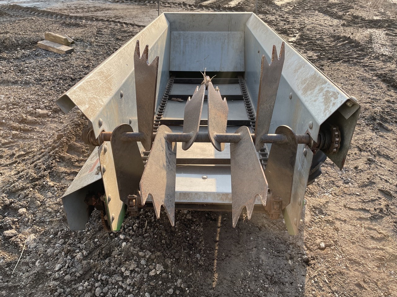 Frontier MS1102 Manure SpreaderDry/Pull Type For Sale in Williamston