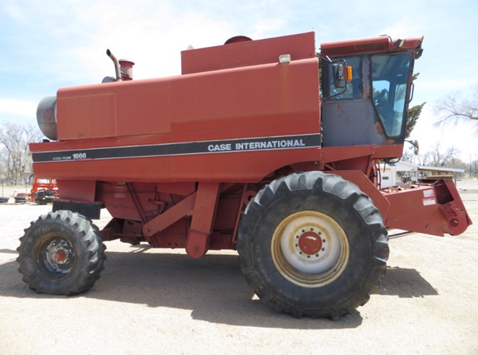 1996 Case IH 1666 Combine For Sale
