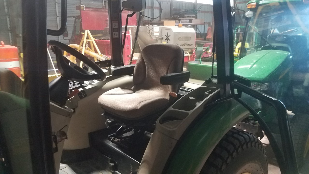 2010 John Deere 3520 Tractor - Compact Utility For Sale