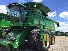 Combine For Sale 2005 John Deere 9660 STS Combine For Sale 2005 John Deere 9660 STS