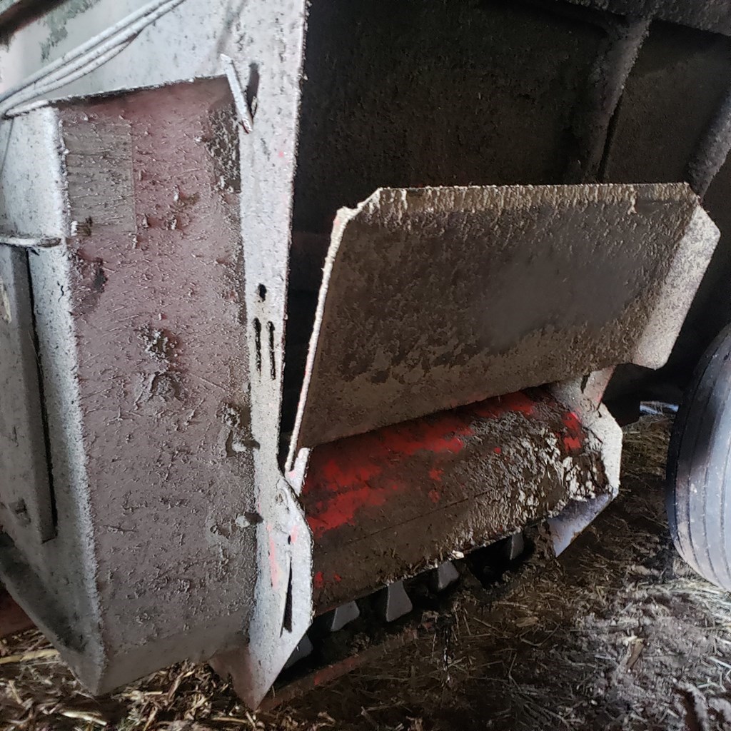 2014 Kuhn Knight 8124 Manure Spreader-Dry/Pull Type For Sale