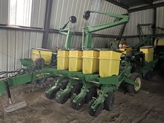 Planter For Sale 1996 John Deere 1760 Planter For Sale 1996 John Deere 1760