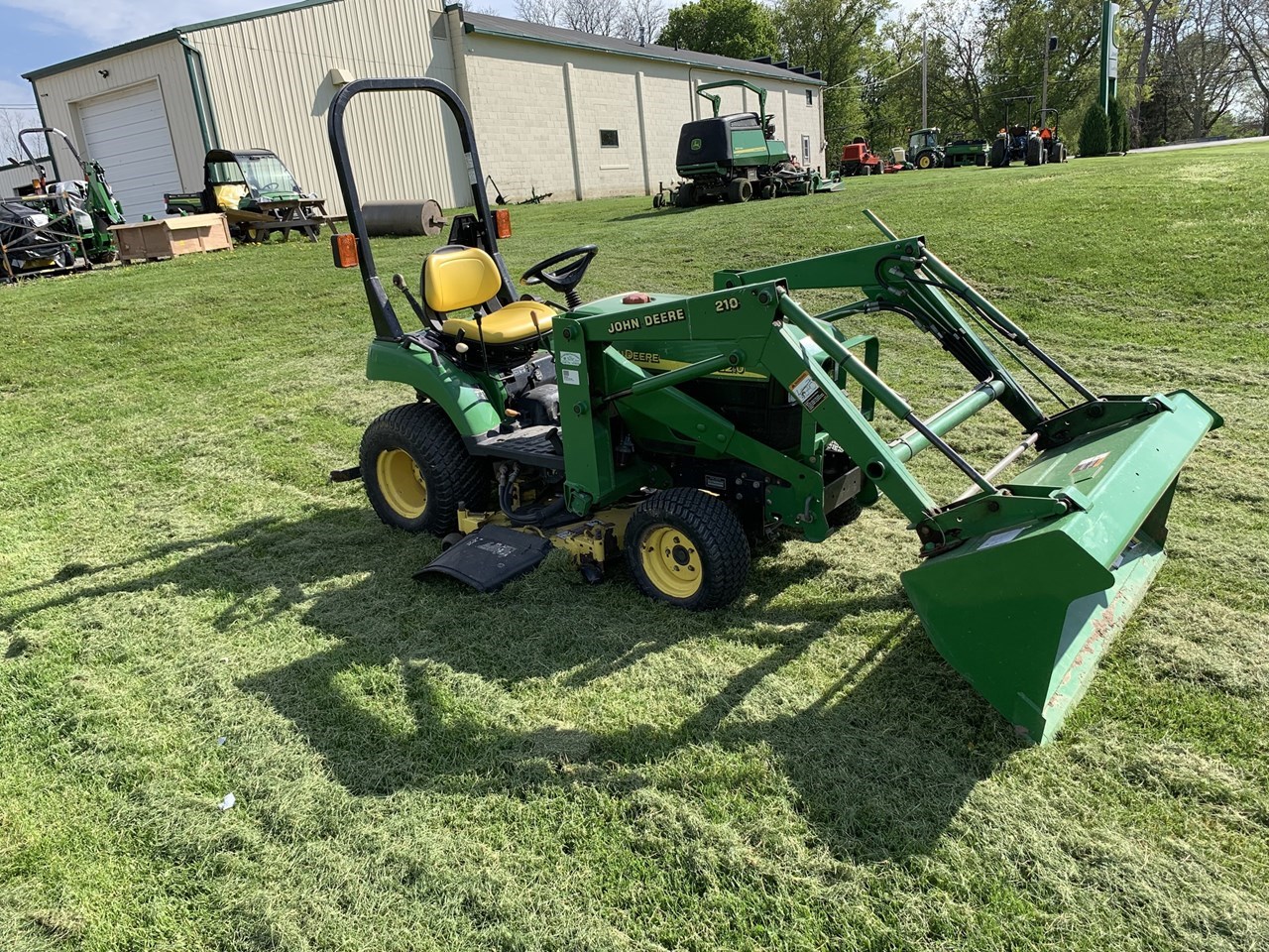 2005 John Deere 2210 Tractor - Compact Utility For Sale