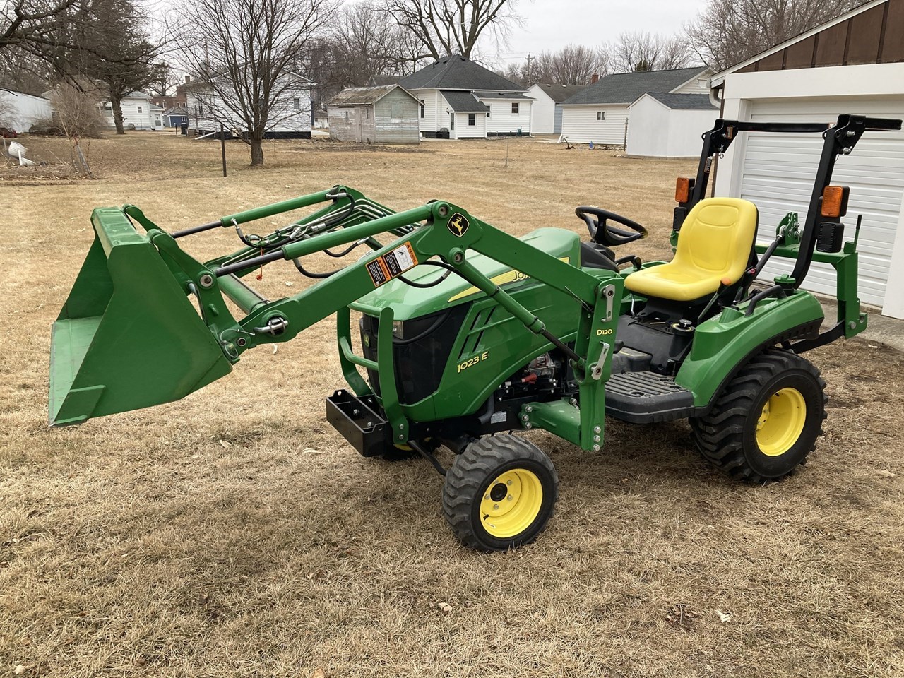 2017 John Deere 1023E Compact Utility Tractor A La VentaIda Grove Iowa