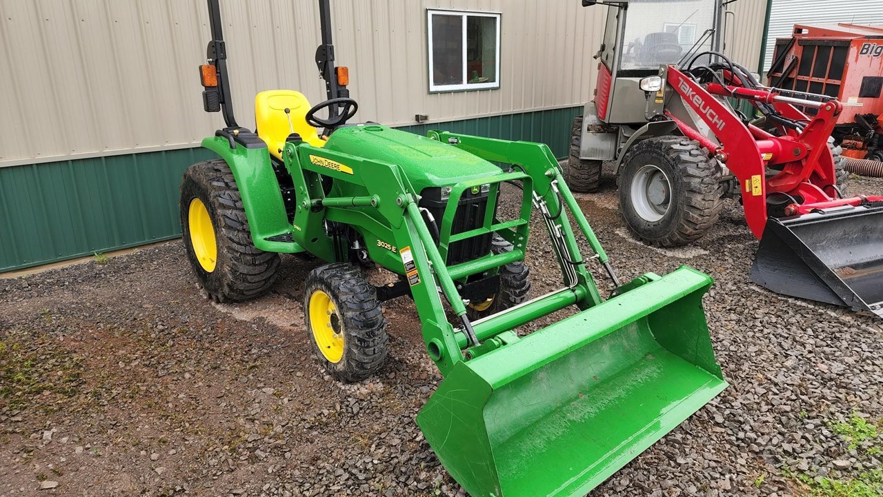 2017 John Deere 3025E Tractor - Compact Utility For Sale