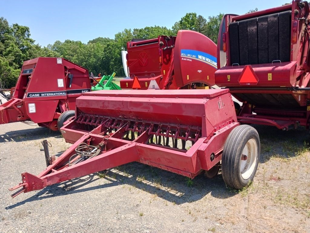 International 5100 Seeder Seeder For Sale in Clover Virginia