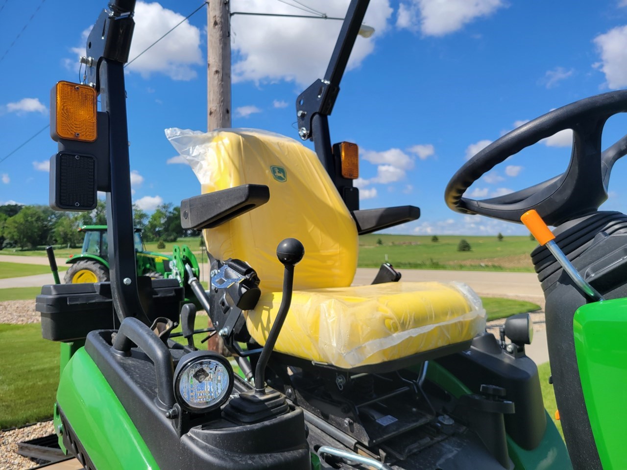 2021 John Deere 1025R Compact Utility Tractor For Sale in LeMars Iowa