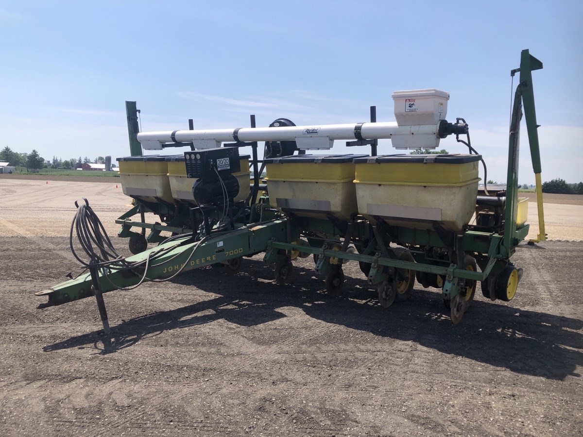 John Deere 7000 Planter For Sale in Courtland Ontario
