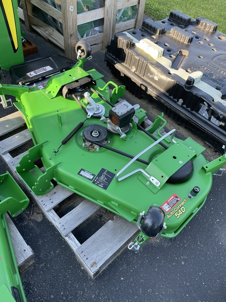 2021 John Deere 54D Mower Deck برسم البيعNorton Ohio