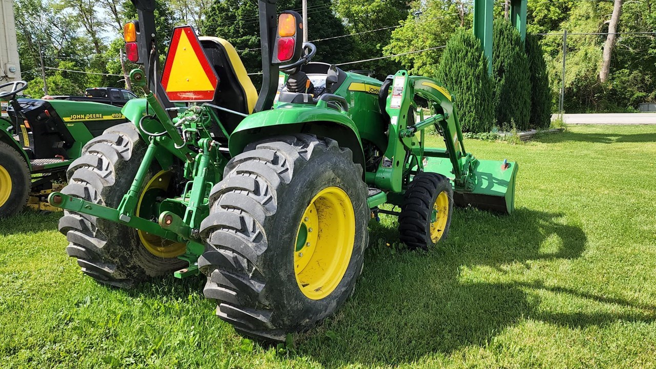 2017 John Deere 3046R Tractor - Compact Utility For Sale